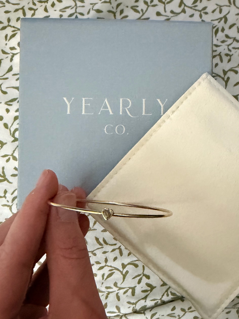 Yearly Co. Gold Heart Bangle Bracelet